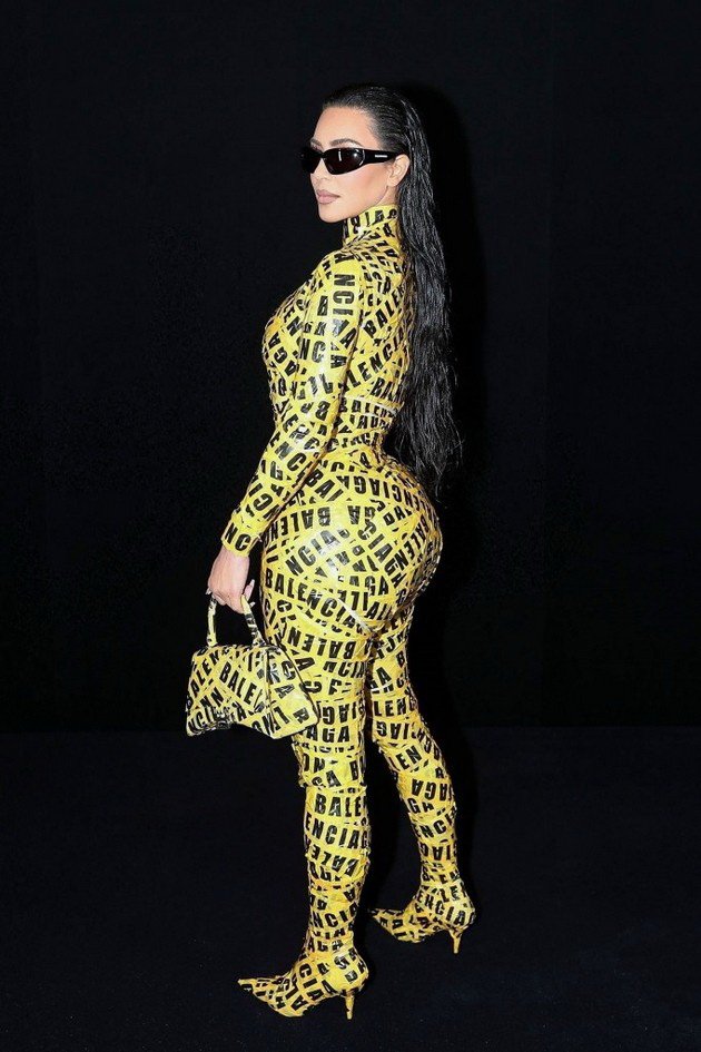 PHOTO: Kim Kardashian appeared glued with self-adhesive tape at Paris Fashion Week