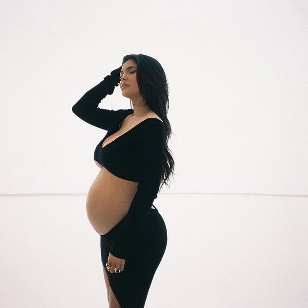 Kylie Jenner shared intimate details of her pregnancy in an emotional video: "I have postpartum depression, we changed her son's name"