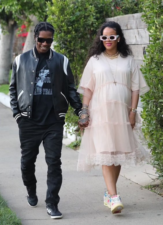 PHOTO: Rihanna with her beloved ASAP Rocky while shopping in Los Angeles