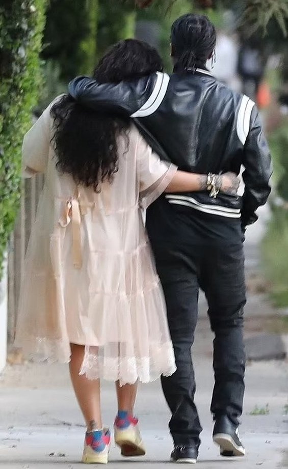 PHOTO: Rihanna with her beloved ASAP Rocky while shopping in Los Angeles