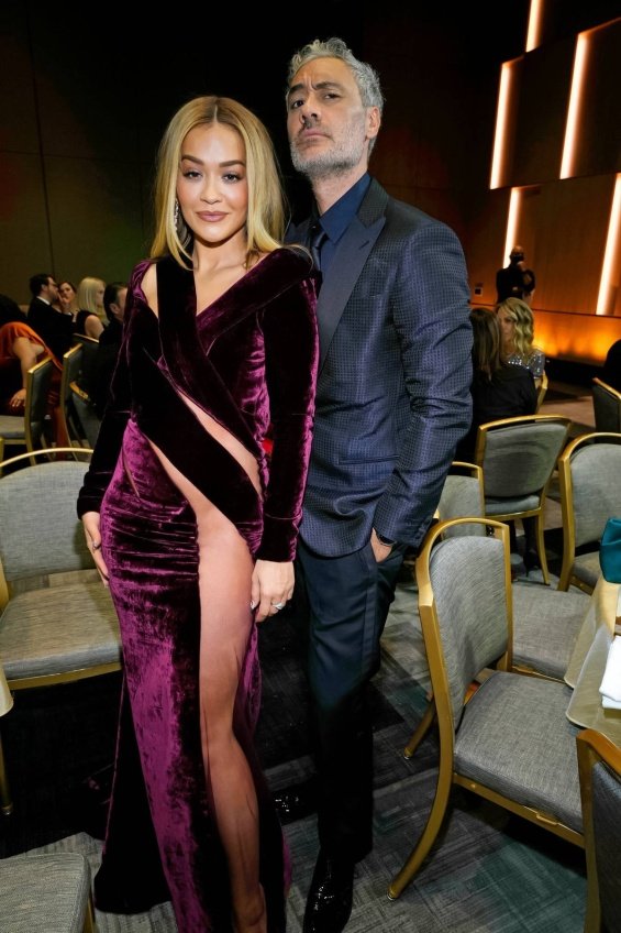 Rita Ora in a provocative creation with Taika Waititi at the Critics Choice Awards 2022