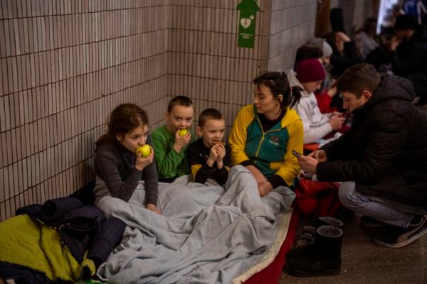 Every honor: A teacher from Ukraine teaches small children in a bunker in Kyiv