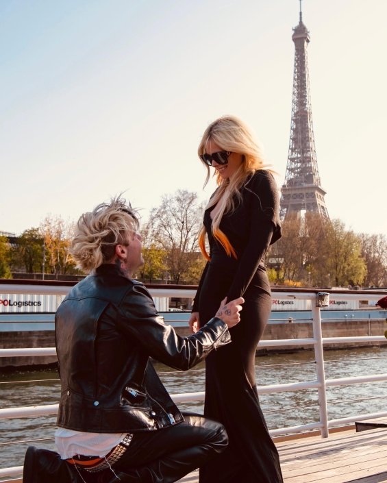 Marriage proposal in Paris: Avril Lavigne is engaged in the City of Love