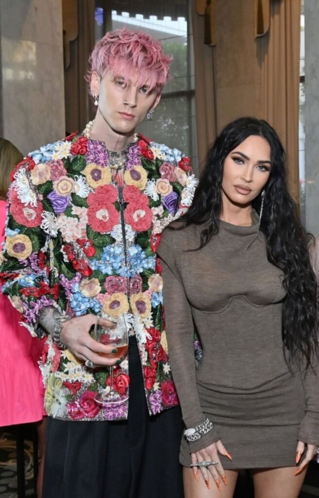 Megan Fox visibly angrily walked away from Machine Gun Kelly when he tried to kiss her (VIDEO)