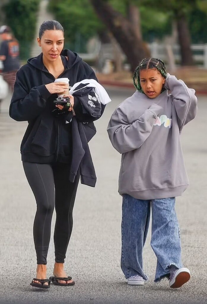 PHOTO: Kim Kardashian without makeup and accompanied by Kanye West