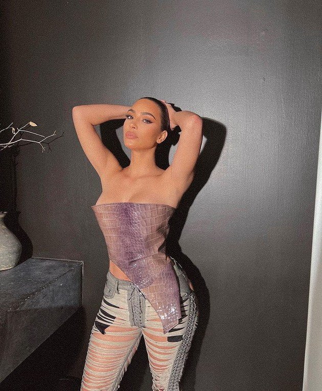 Kim Kardashian is again the target of criticism because of her outfit
