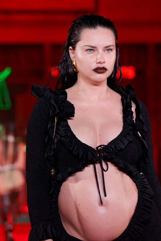 Adriana Lima exposed her pregnant belly at a show in Los Angeles