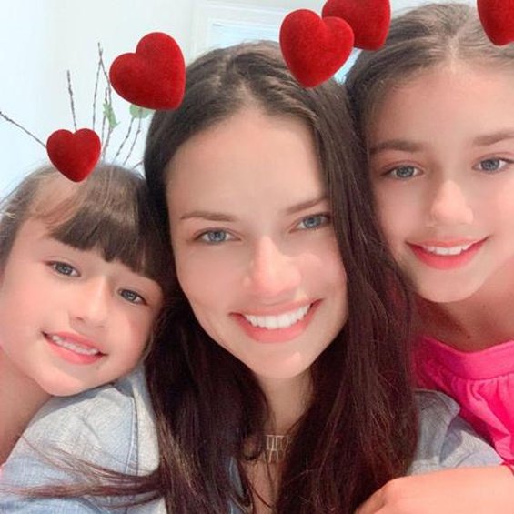 Adriana Lima with a sweet video with Andre and her daughters revealed the gender of the unborn baby