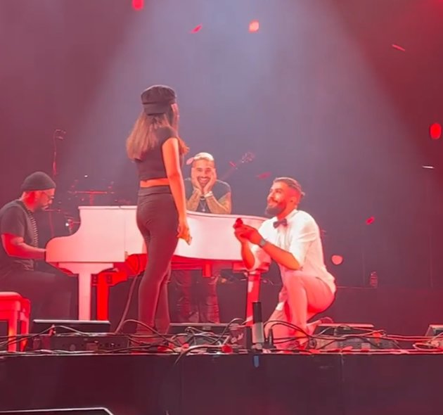 Maluma helped a fan prepare a romantic proposal for his beloved at a concert in Germany (VIDEO)