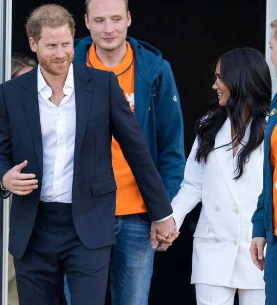 Meghan Markle in an elegant white suit next to Prince Harry in the Netherlands