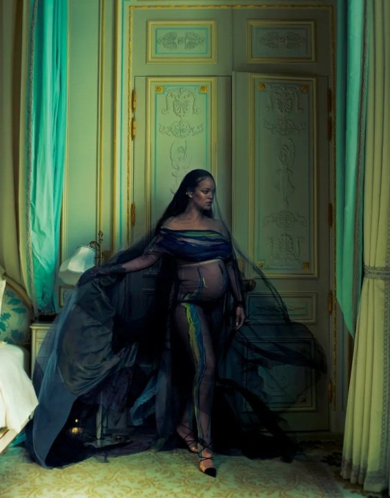 Rihanna filmed a pregnancy photoshoot for Vogue: "My body is doing amazing things now and I will not be ashamed of it"