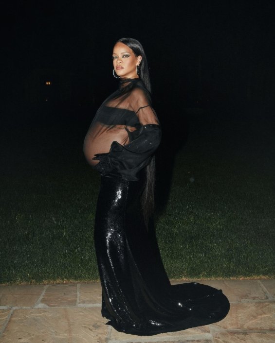 Rihanna was photographed in an ultra mini dress for dinner in the last trimester of pregnancy