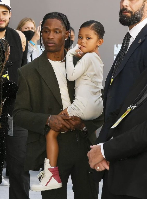 PHOTO: Kylie Jenner with Travis Scott and daughter Stormi at Billboard Music Awards