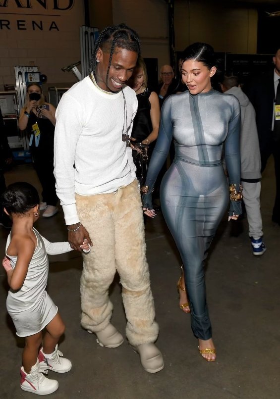 PHOTO: Kylie Jenner with Travis Scott and daughter Stormi at Billboard Music Awards