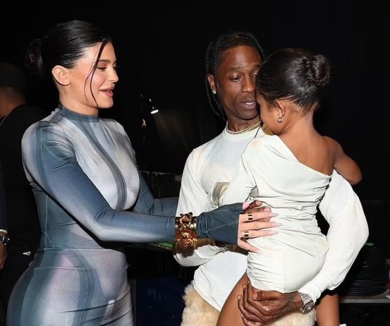 PHOTO: Kylie Jenner with Travis Scott and daughter Stormi at Billboard Music Awards