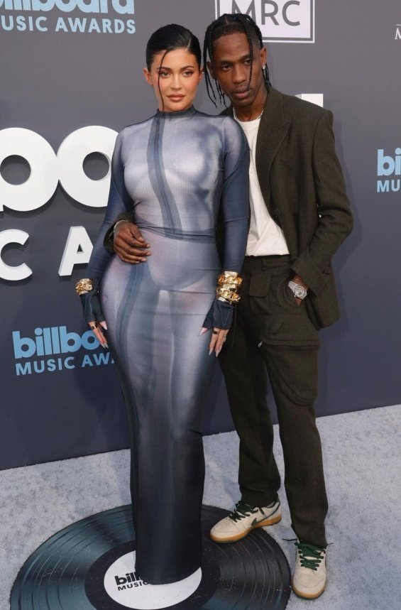 PHOTO: Kylie Jenner with Travis Scott and daughter Stormi at Billboard Music Awards