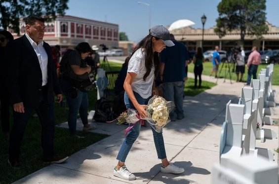 Meghan Markle unannounced visits the memorial and lays flowers for Texas school shooting victims