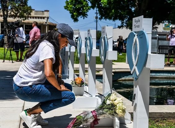 Meghan Markle unannounced visits the memorial and lays flowers for Texas school shooting victims