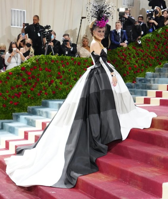 Sarah Jessica Parker in a black and white dress and a striking fashion accessory at the Met Gala 2022