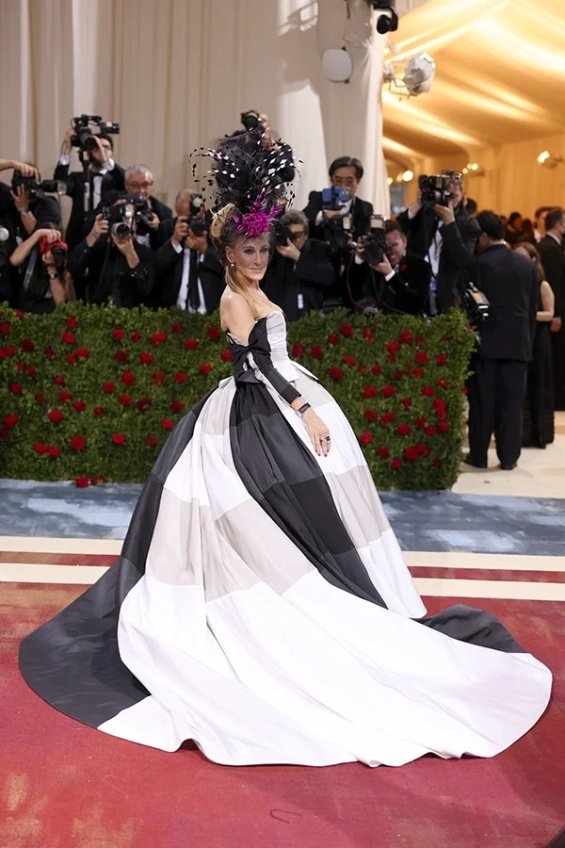 Sarah Jessica Parker in a black and white dress and a striking fashion accessory at the Met Gala 2022