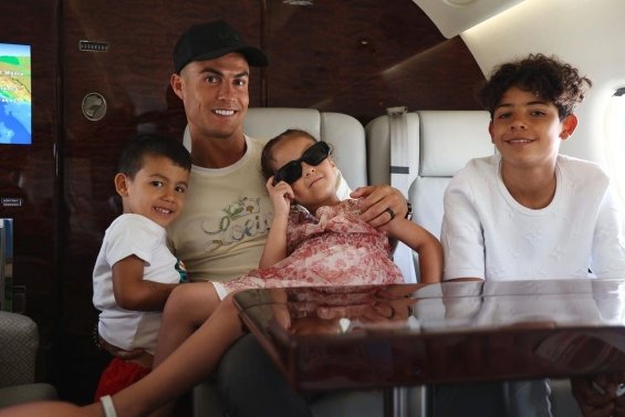 Georgina Rodríguez and Cristiano Ronaldo shared family photos with their five children