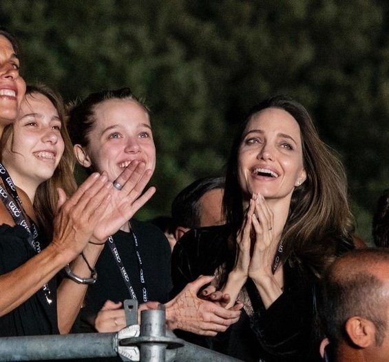 Angelina Jolie and her daughter Shiloh have fun at the Måneskin concert in Rome