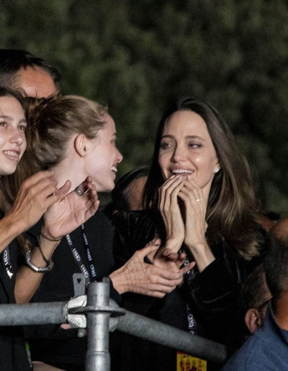 Angelina Jolie And Her Daughter Shiloh Have Fun At The Måneskin Concert In Rome 7680