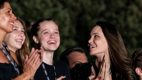 Angelina Jolie and her daughter Shiloh have fun at the Måneskin concert in Rome