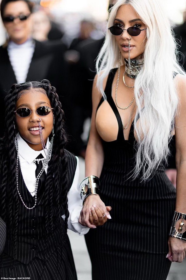 PHOTO: Kim Kardashian in bizarre styling at Fashion Week in Paris together with her daughter North