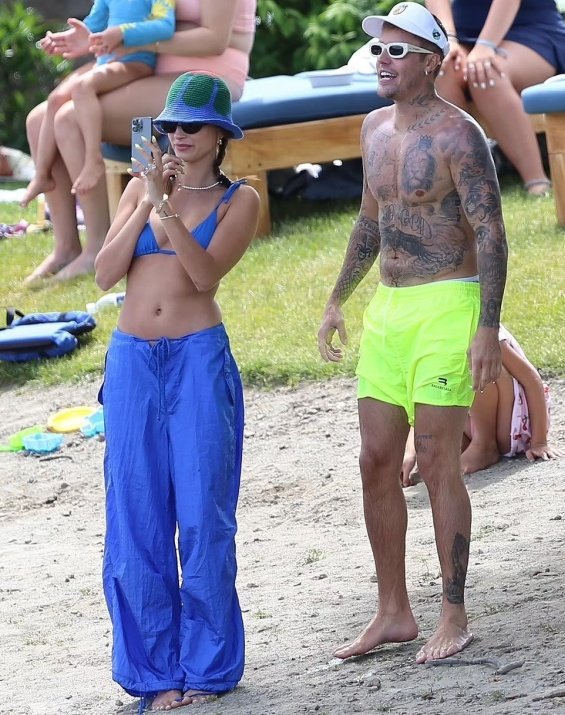 Justin Bieber smiling and happy on vacation with wife Hailey after facial paralysis