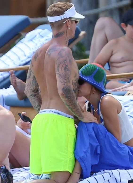 Justin Bieber smiling and happy on vacation with wife Hailey after facial paralysis