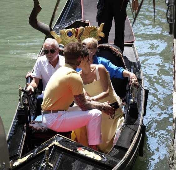 Victoria and David Beckham celebrated their wedding anniversary on a gondola in Venice in matching styles