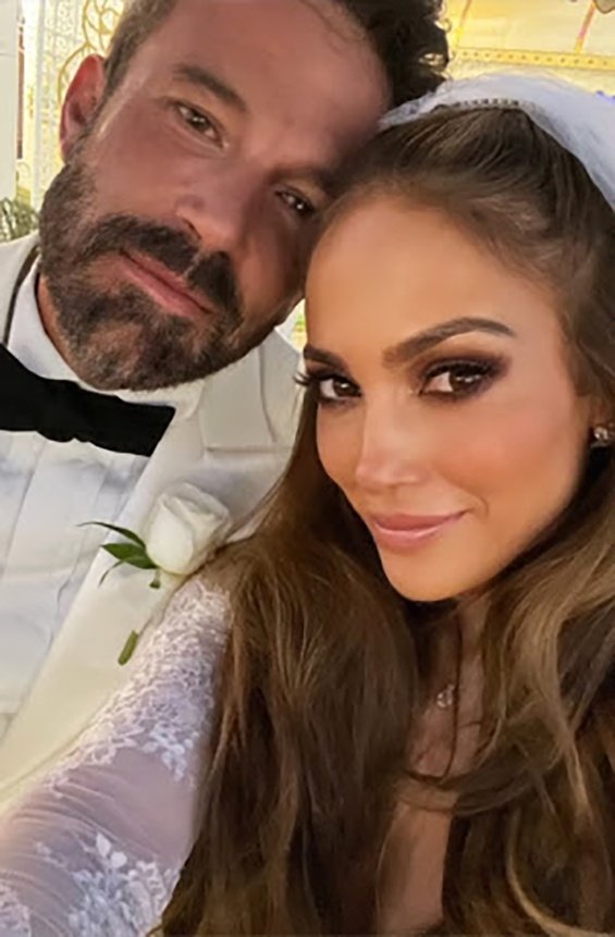 First photos: Jennifer Lopez marries Ben Affleck in Las Vegas, takes his last name