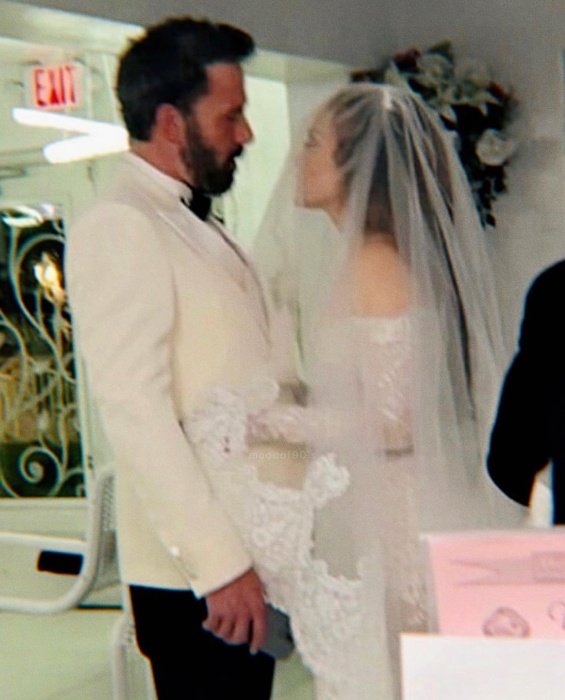 First photos: Jennifer Lopez marries Ben Affleck in Las Vegas, takes his last name