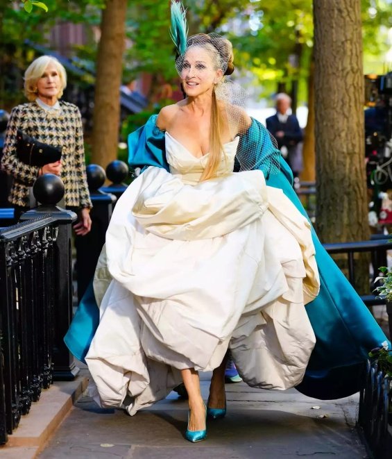 Carrie Bradshaw again in the iconic wedding dress