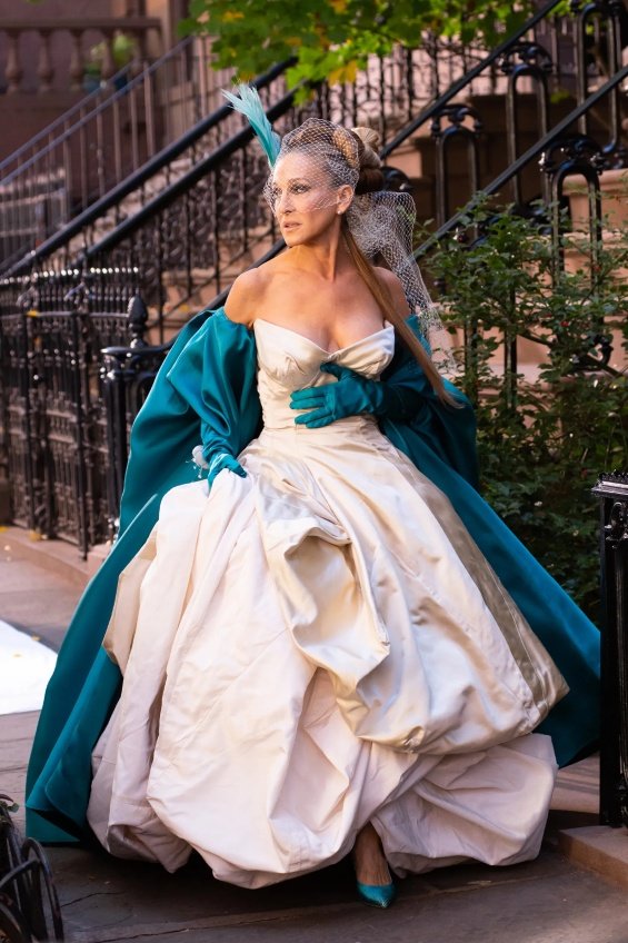 Carrie Bradshaw again in the iconic wedding dress