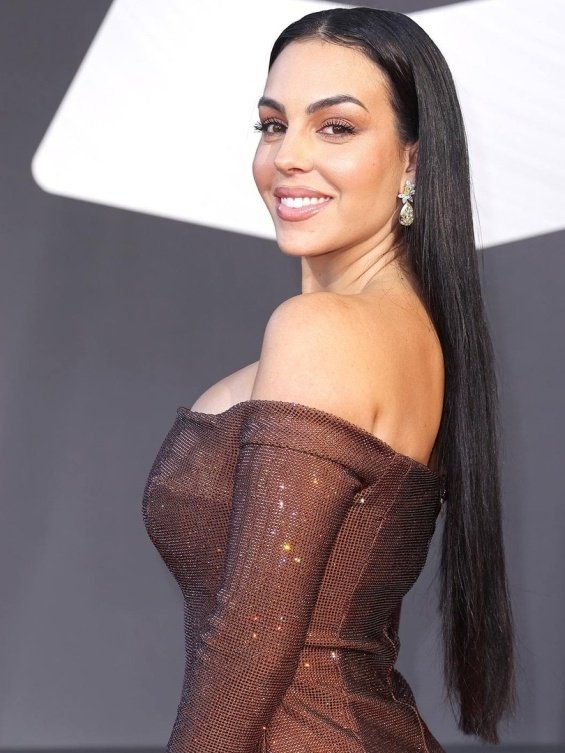 Georgina Rodriguez seduces in a high-slit creation at the Latin Grammy Awards