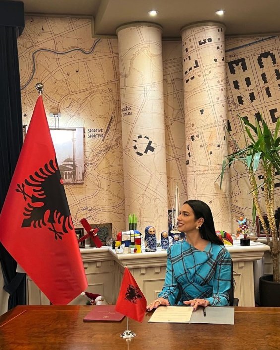 Dua Lipa received Albanian citizenship from President Bajram Begaj and shared photos