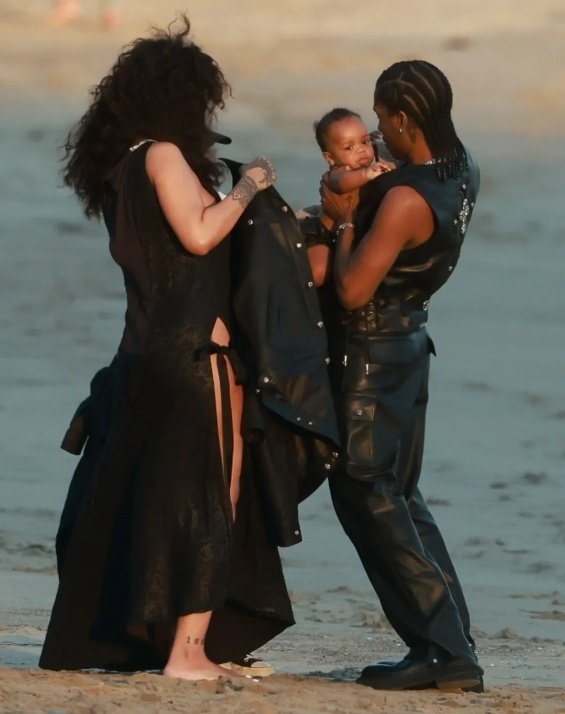 PHOTO: Rihanna and ASAP Rocky photographed for the first time with their son on the beach