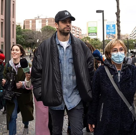 Shakira and Pique signed an agreement in court together for the custody