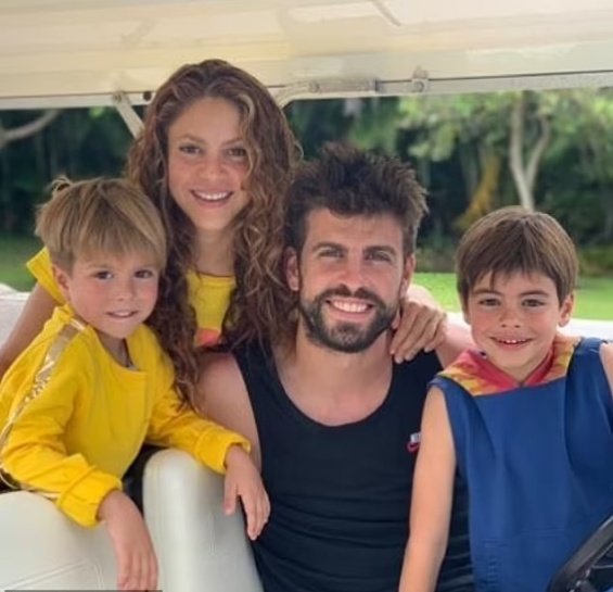 Shakira and Pique signed an agreement in court together for the custody