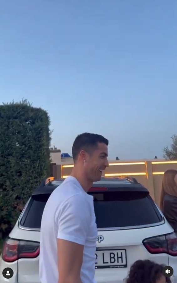 VIDEO: Georgina Rodriguez surprised Ronaldo with a new car for Christmas