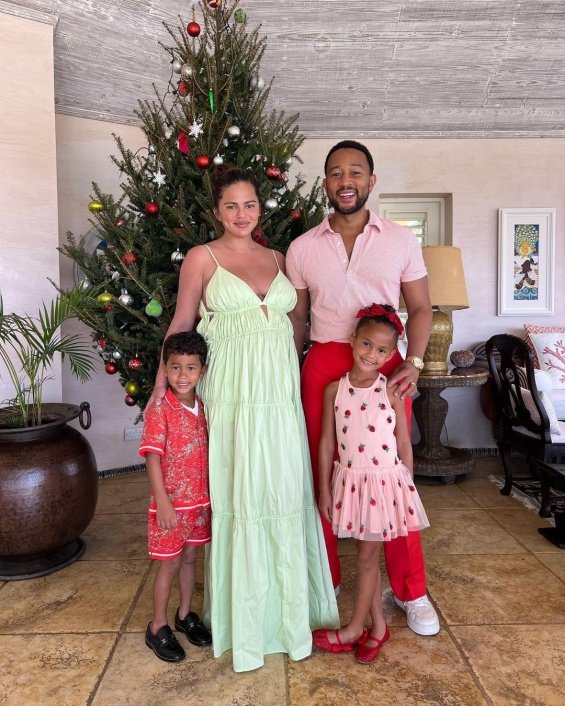 Chrissy Teigen and John Legend introduced their third child with a photo and revealed her name