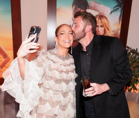 Jennifer and Ben Affleck in love at the party after the premiere of her new movie