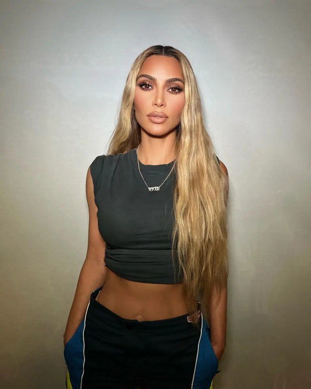 Kim Kardashian showed how her hair looks in reality after numerous bleaching and extensions (VIDEO)