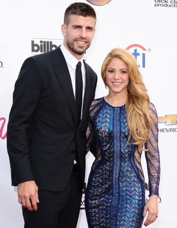 Shakira with text about infidelity for first New Year after split from Pique