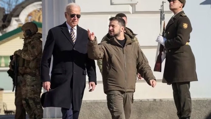 Biden in an unannounced visit to Kyiv on the eve of the anniversary of the Russian aggression