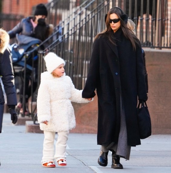 Bradley Cooper holding hands with his daughter photographed on a walk