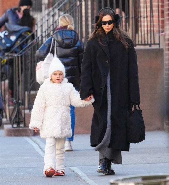 Bradley Cooper holding hands with his daughter photographed on a walk