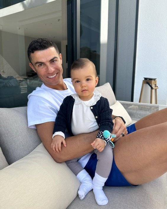 Georgina Rodriguez shared a photo of Cristiano Ronaldo and their youngest daughter